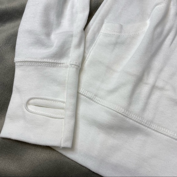 dELiA*s thumbhole v-neck long sleeve top (small) NWOT - Picture 3 of 6